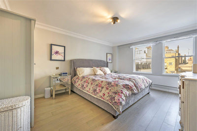 Queen Anne Flat - 3 Bedroom